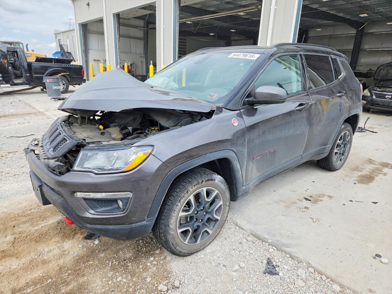 Salvage Jeep Compass Image