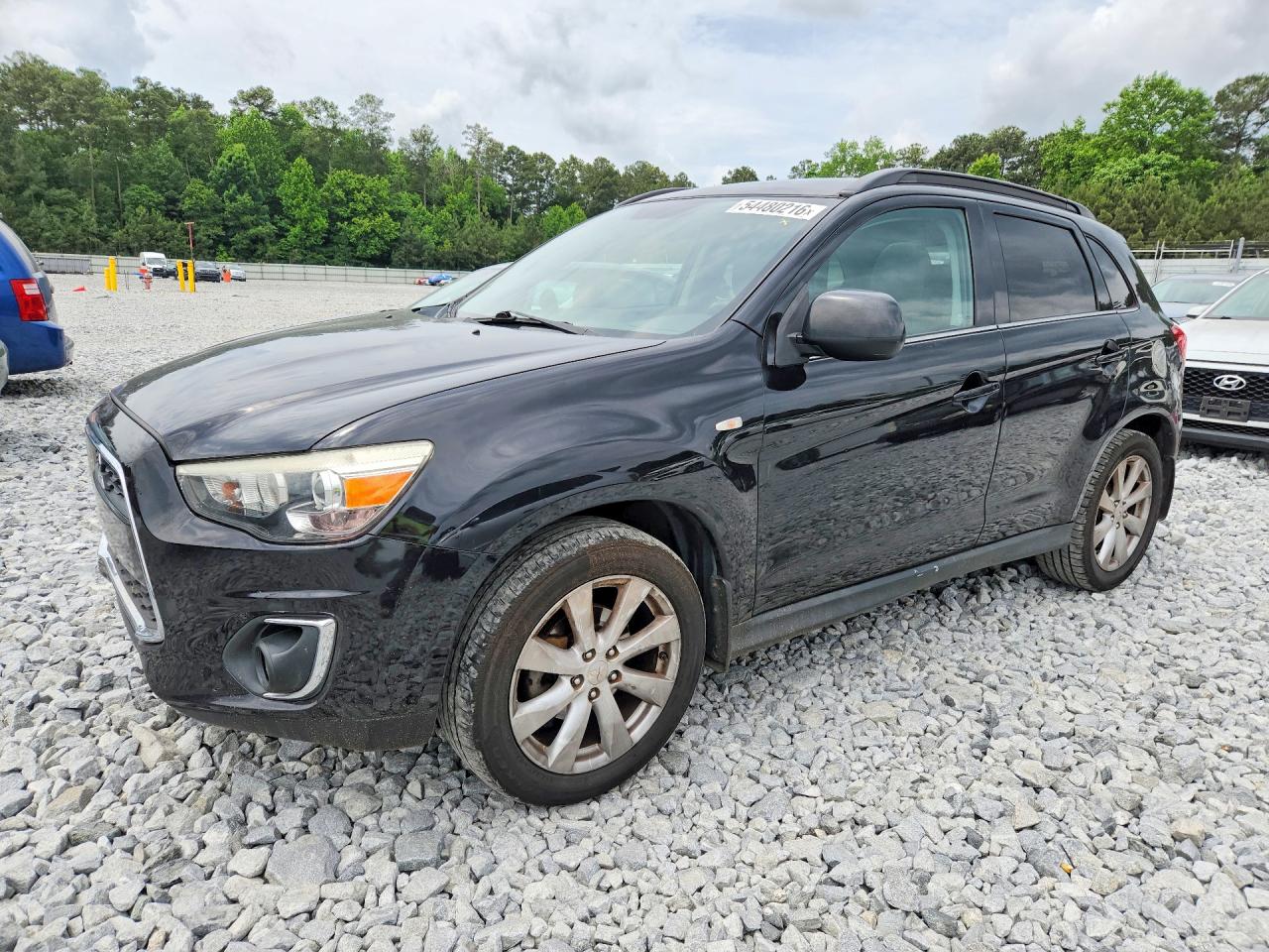 Salvage Mitsubishi Outlander Image