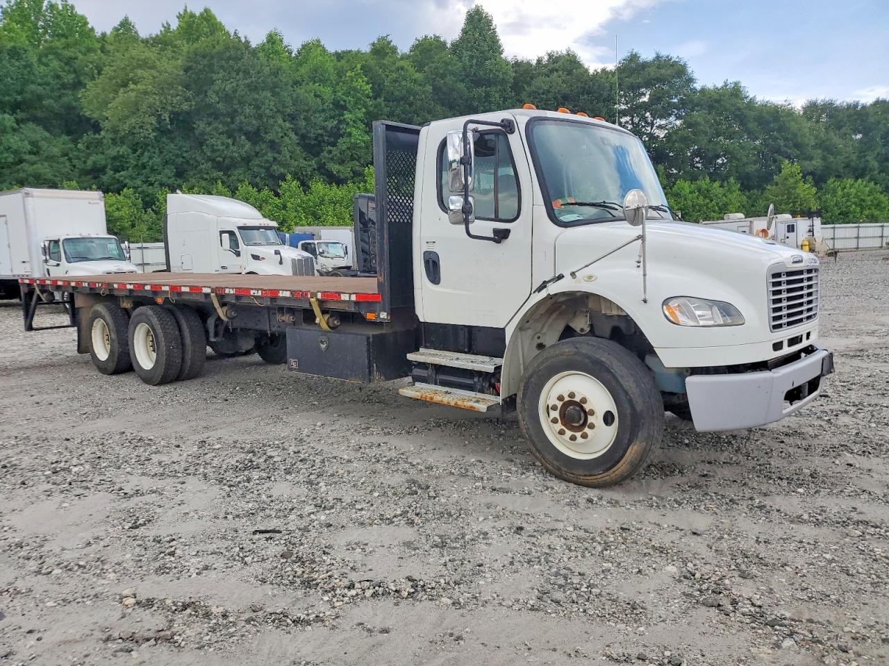 Salvage Freightliner M2 Image