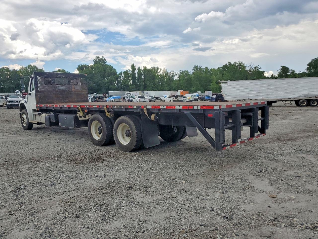 Freightliner M2