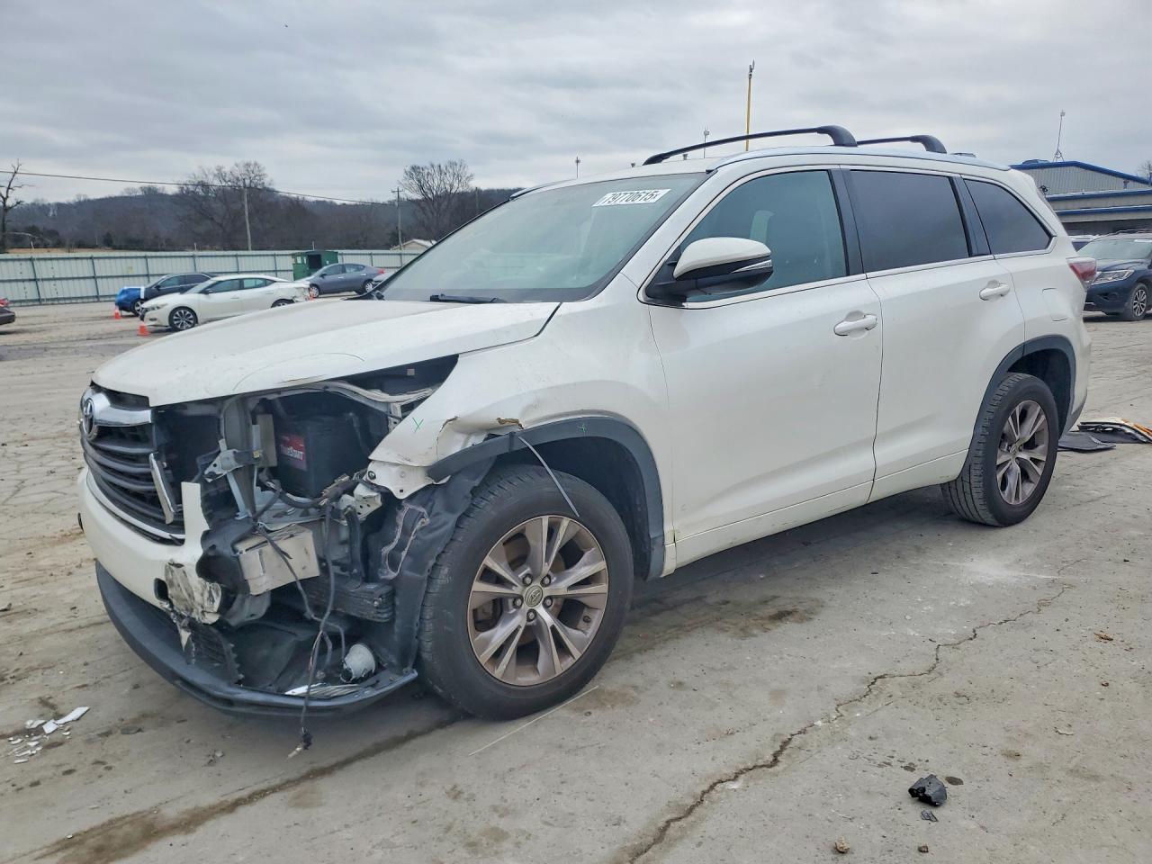 Salvage Toyota Highlander Image
