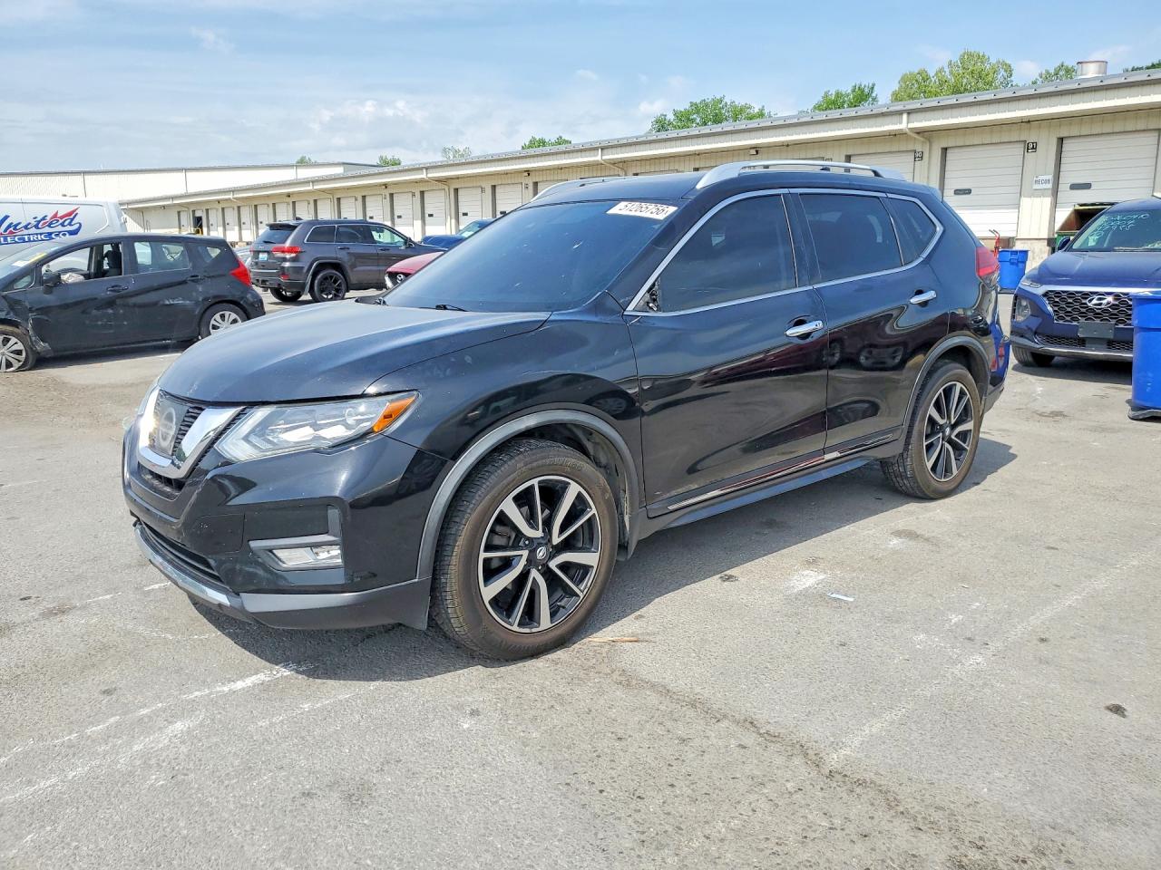 Salvage Nissan Rogue Image