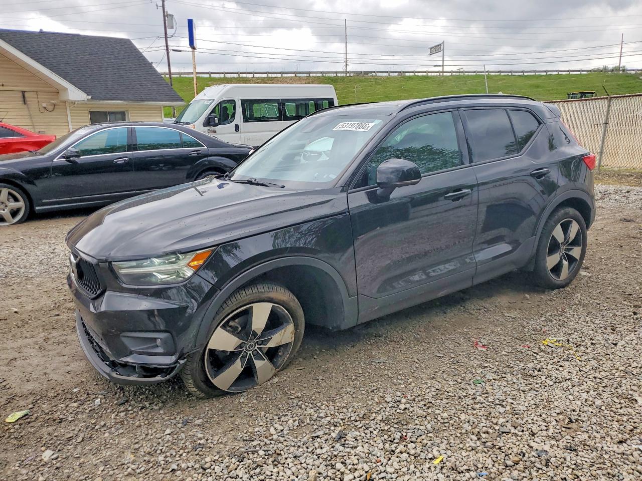 Salvage Volvo XC40 Image