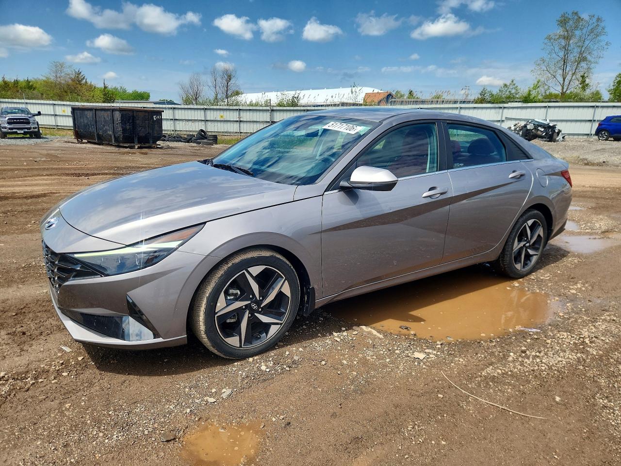 Salvage Hyundai ELANTRA Image