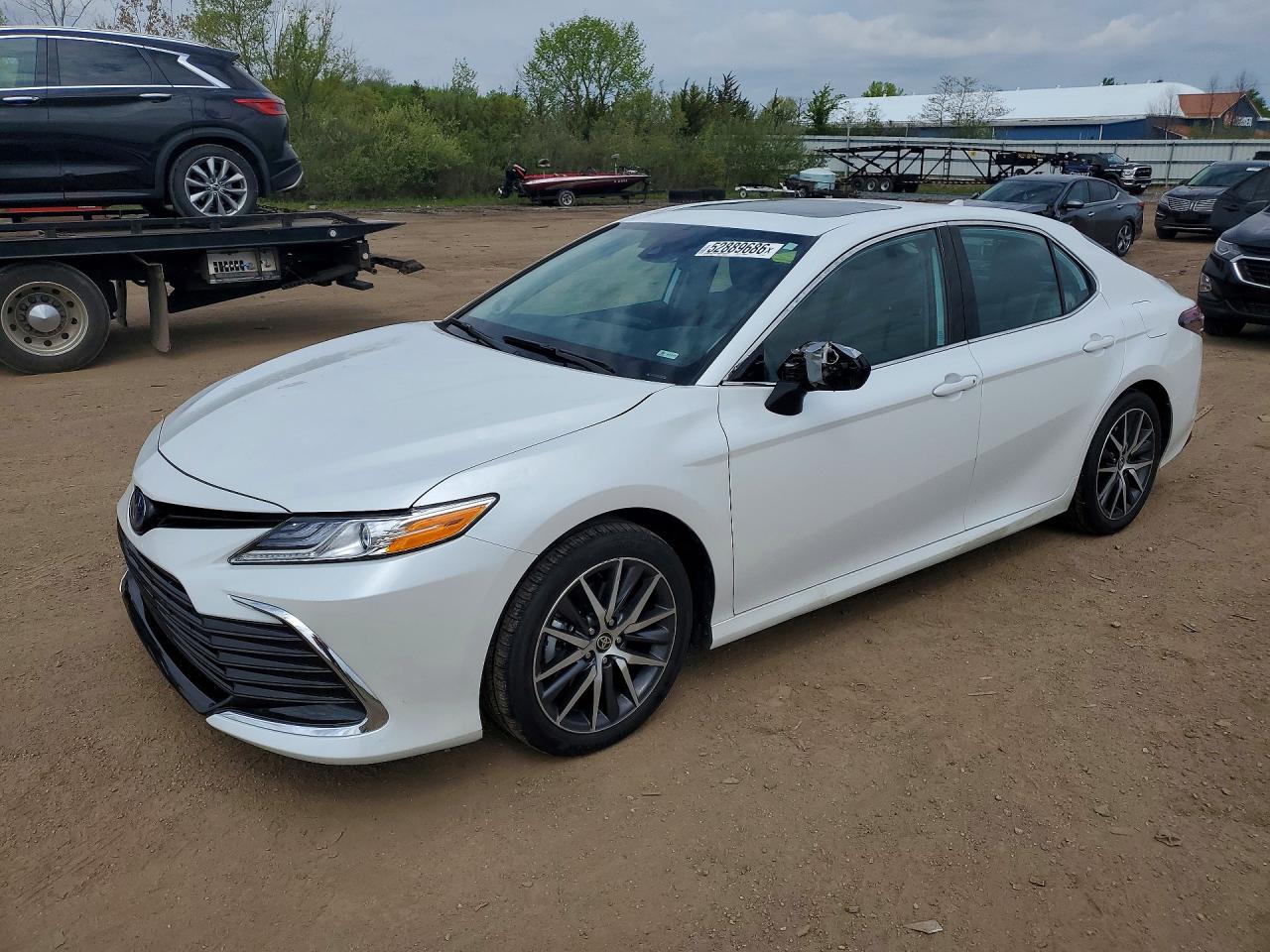 Salvage Toyota Camry Image