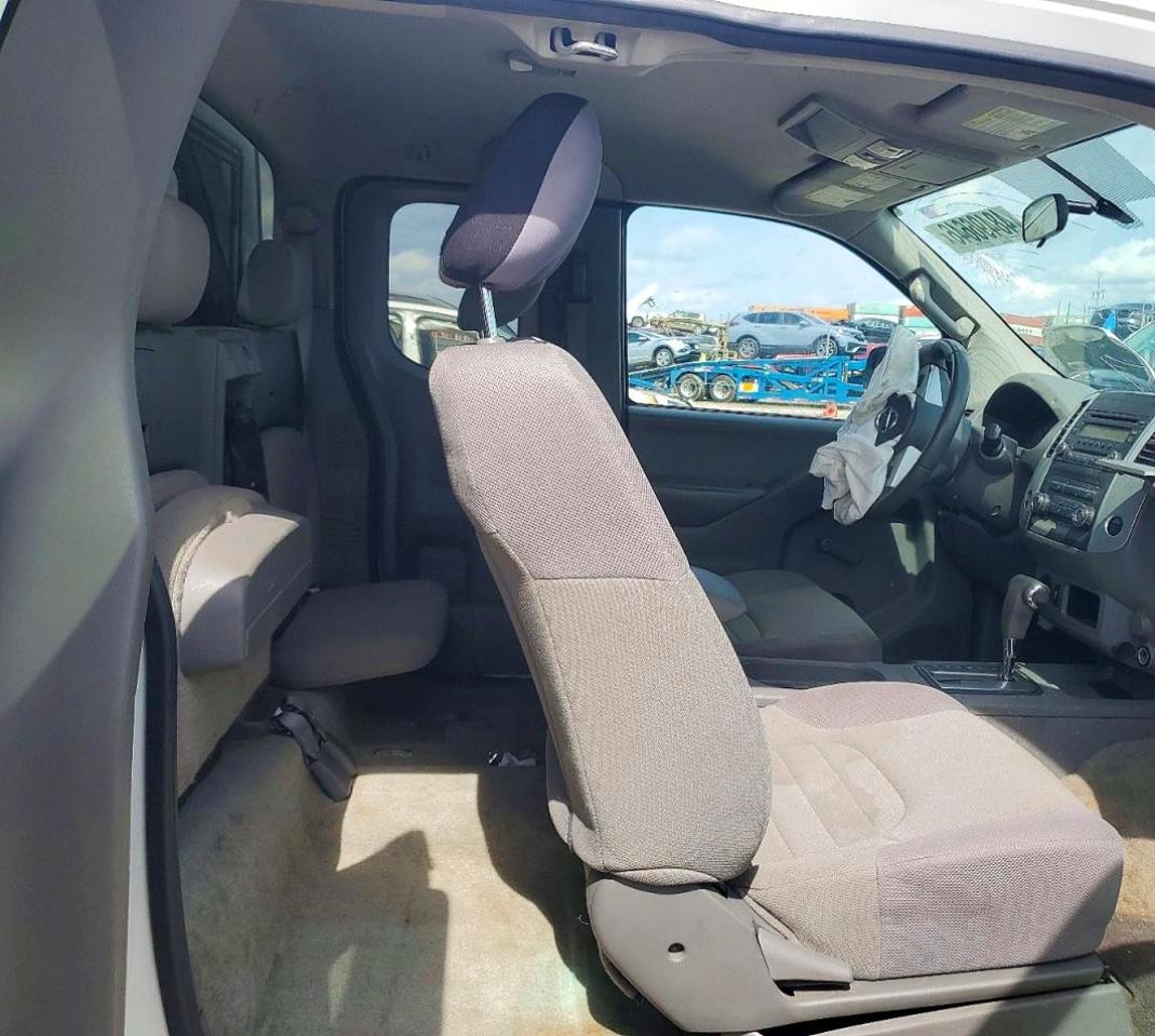 Nissan Frontier S