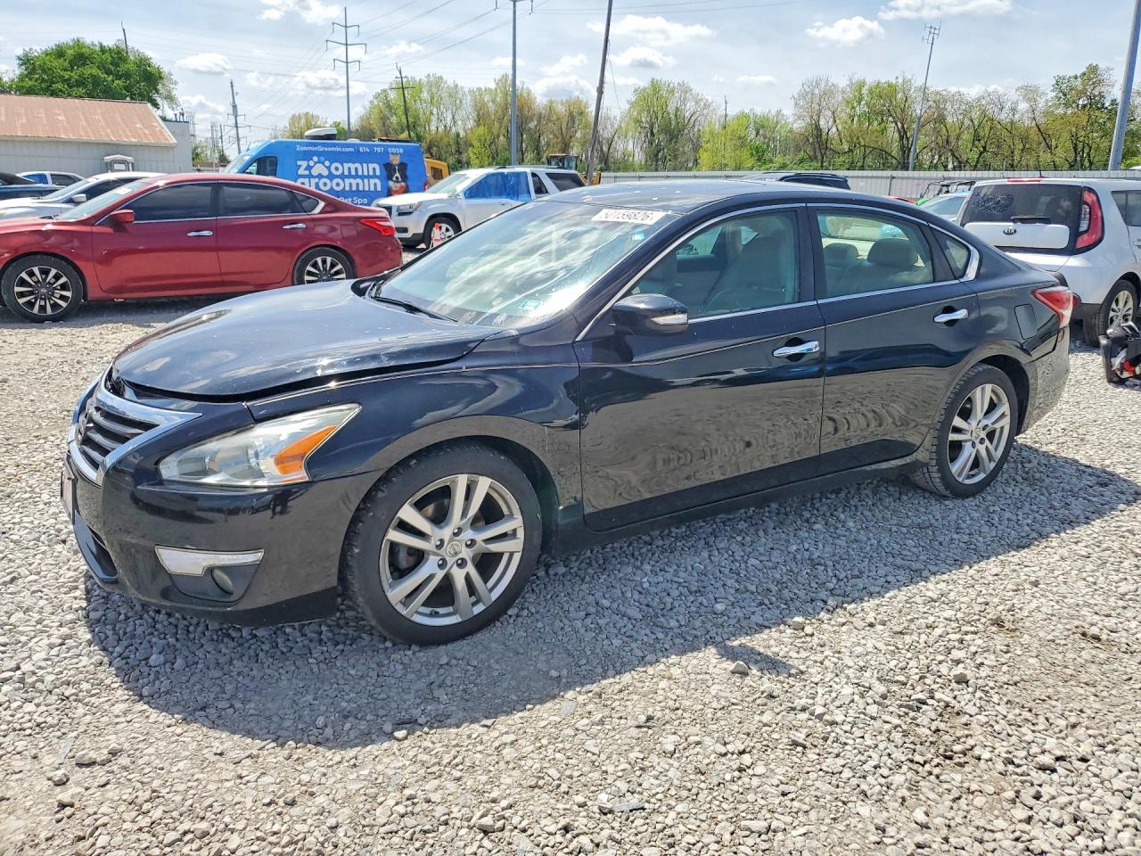Salvage Nissan Altima Image