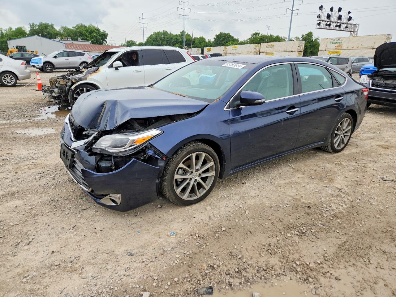 Salvage Toyota Avalon Image