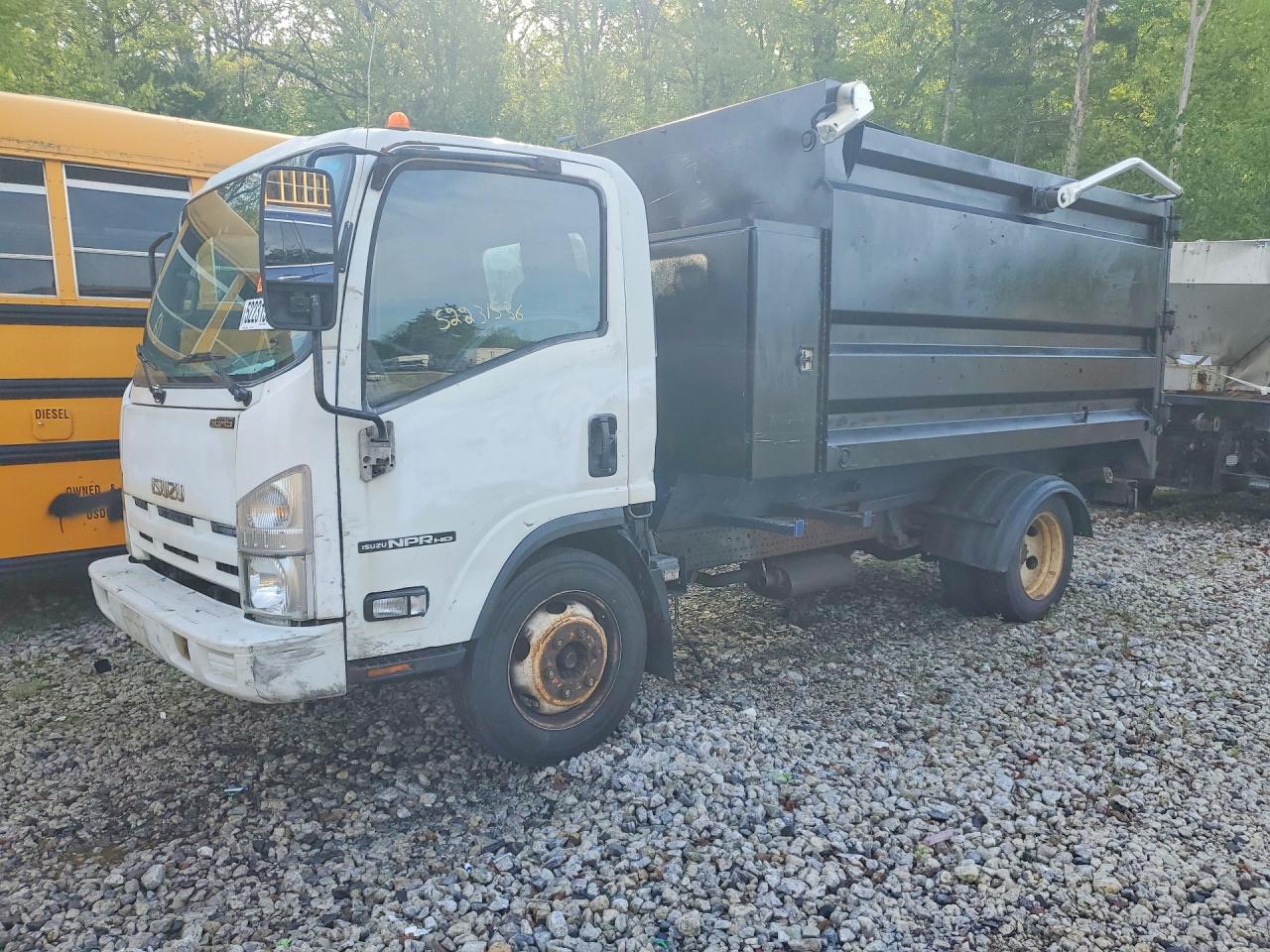 Salvage Isuzu Npr Image