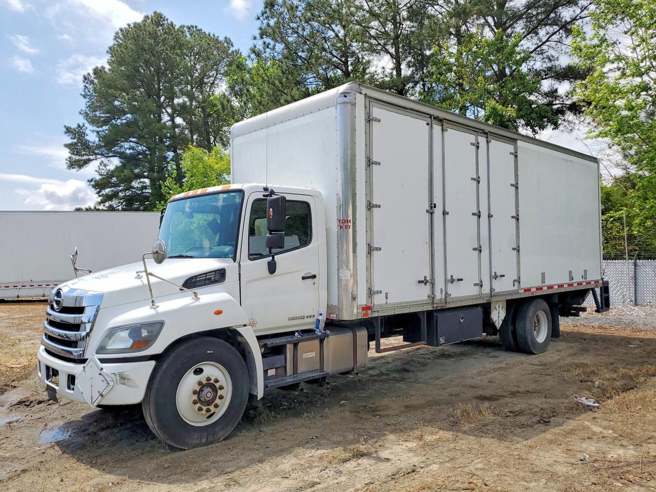 Salvage Hino Hino 338 Image
