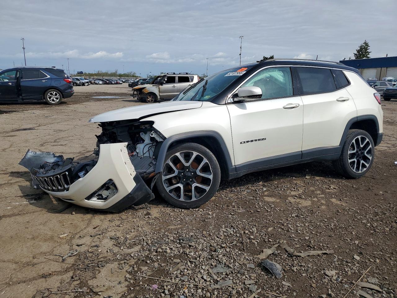 Salvage Jeep Compass Image