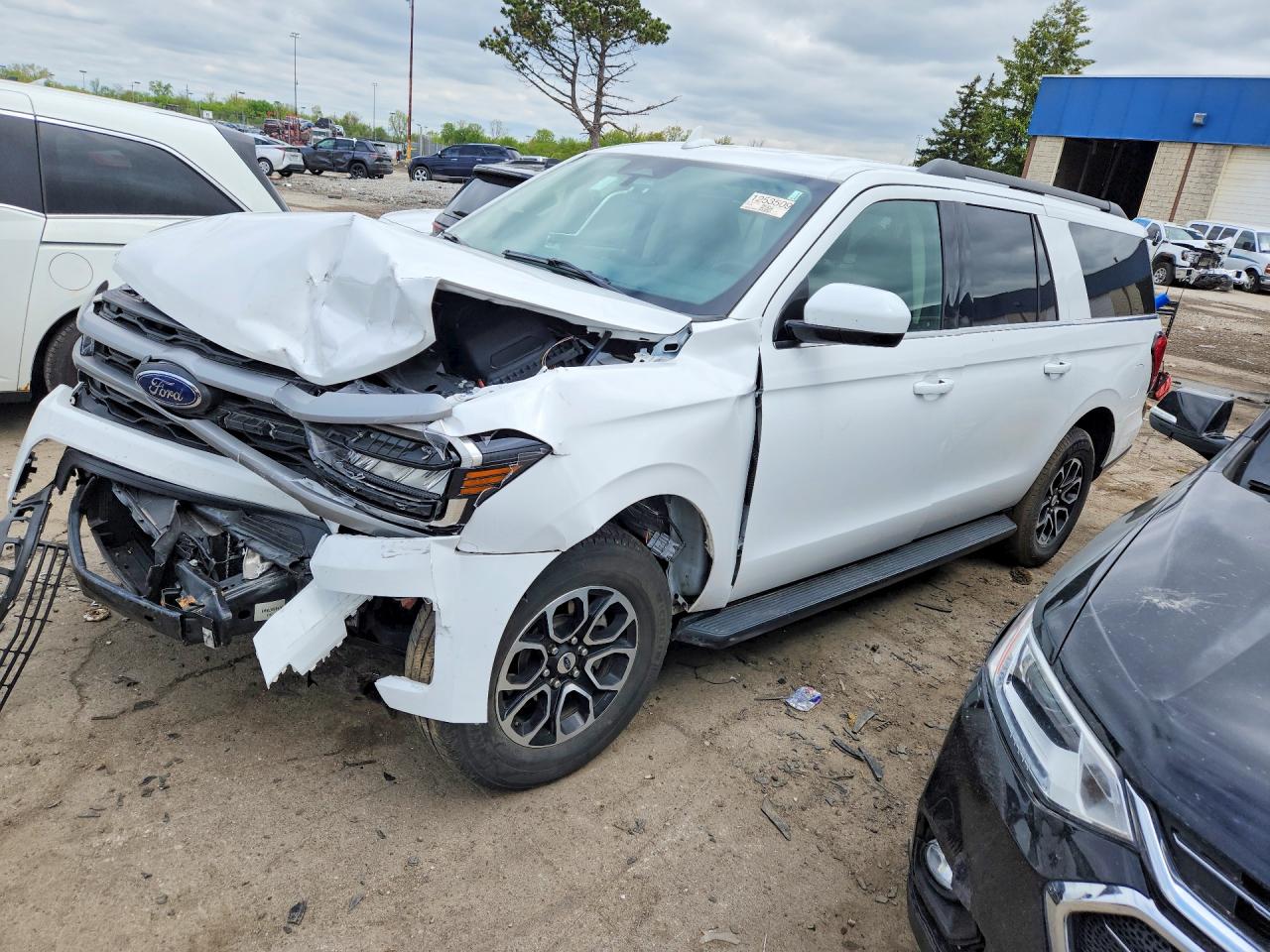 Salvage Ford Expedition Image