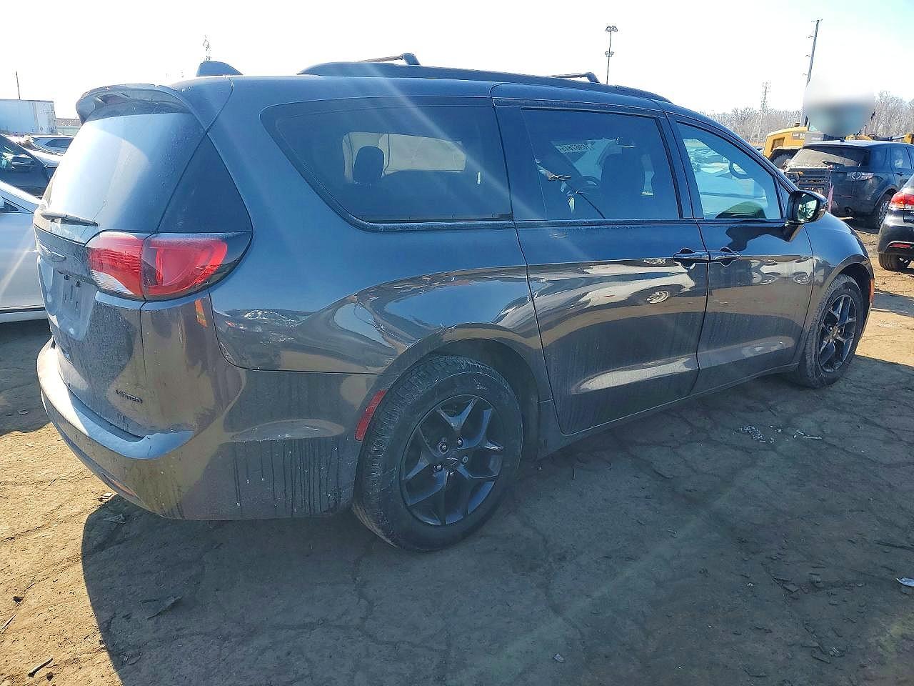 Chrysler Pacifica Limited