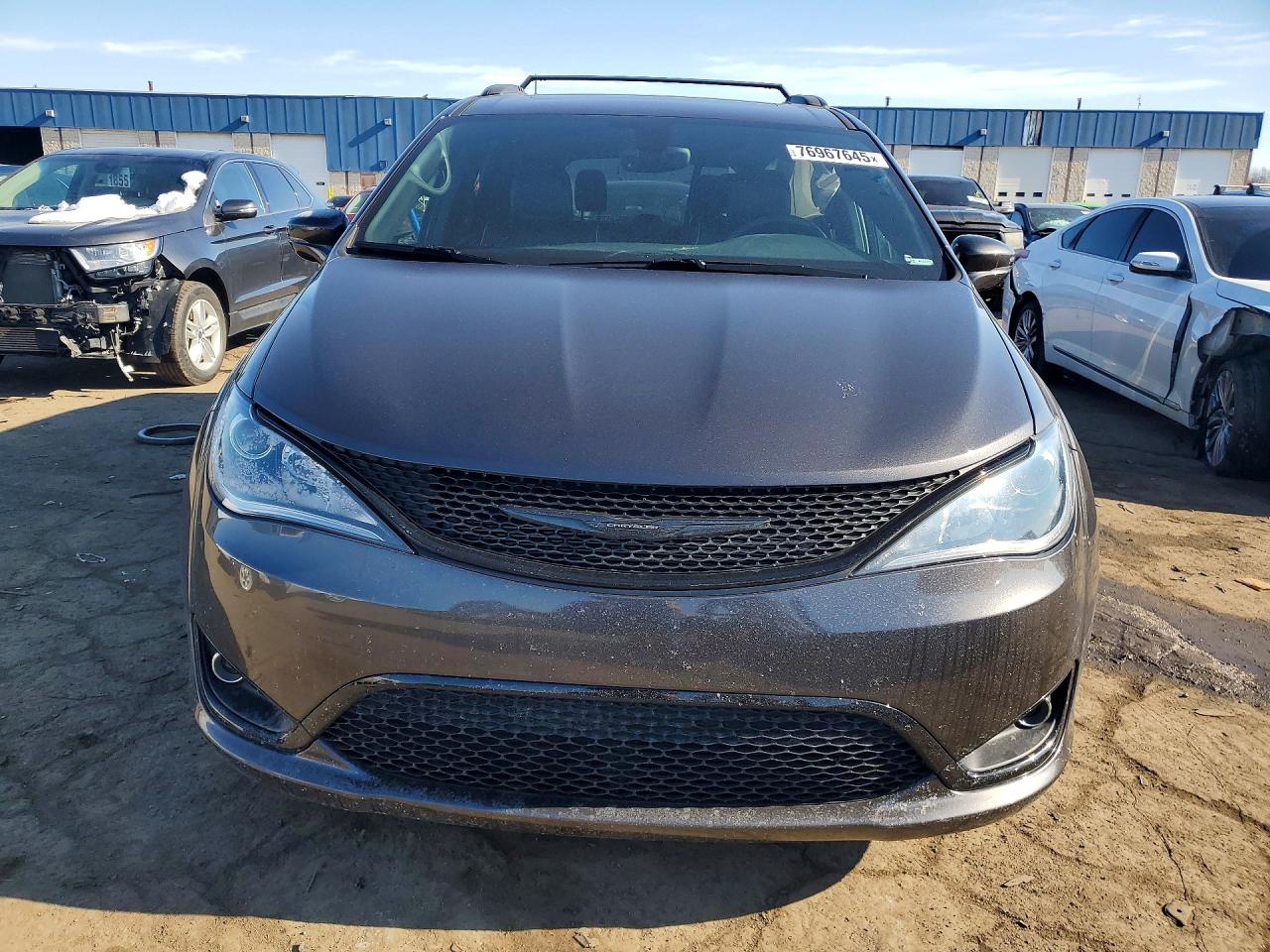 Chrysler Pacifica Limited