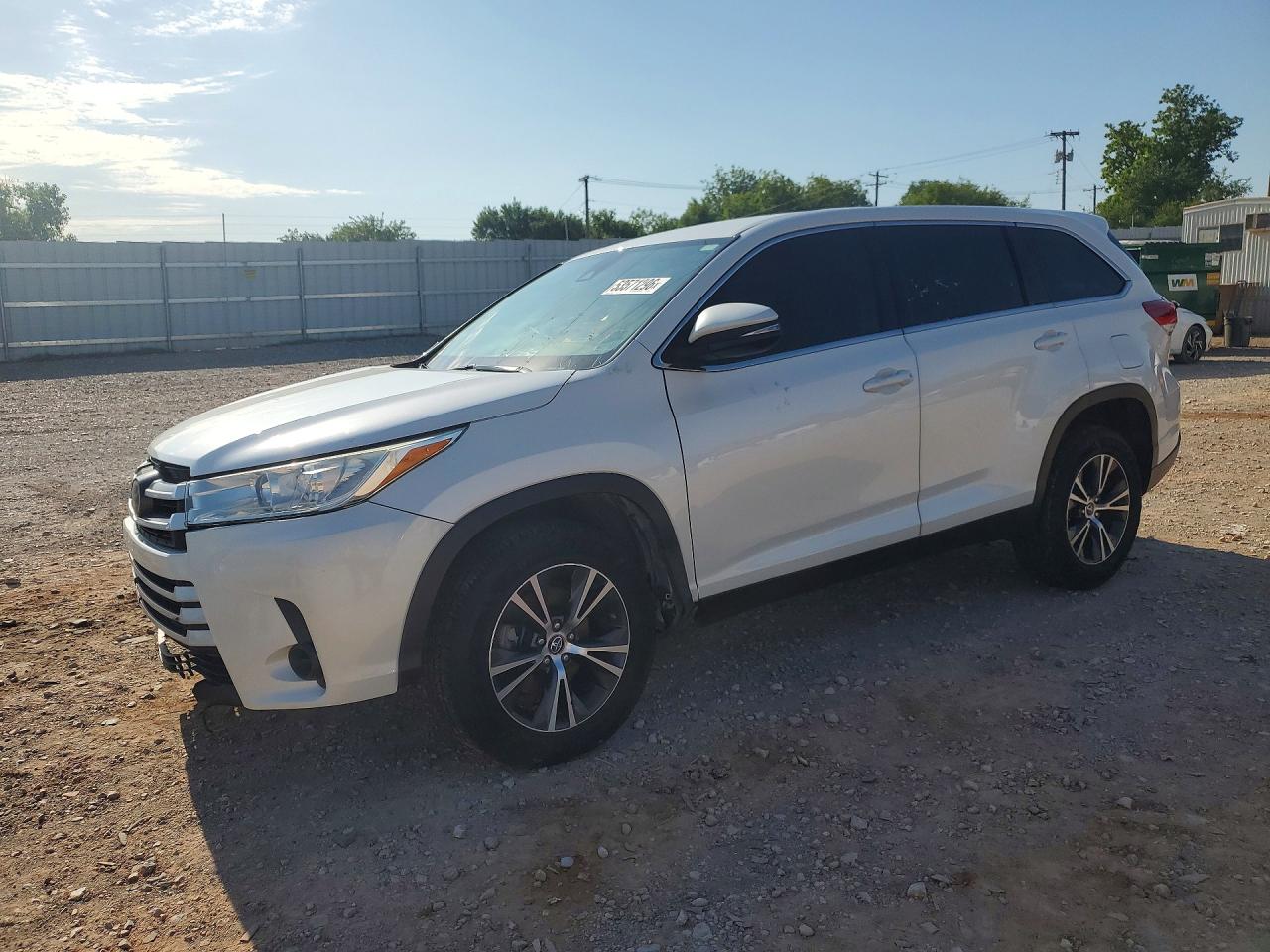 Salvage Toyota Highlander Image