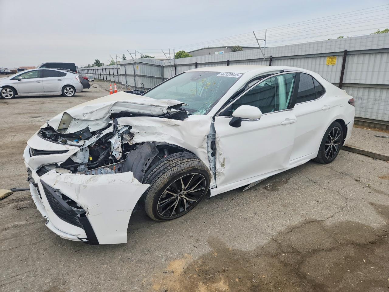 Salvage Toyota Camry Image