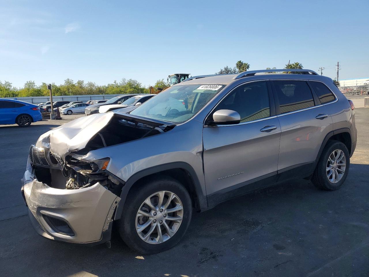 Salvage Jeep Cherokee Image