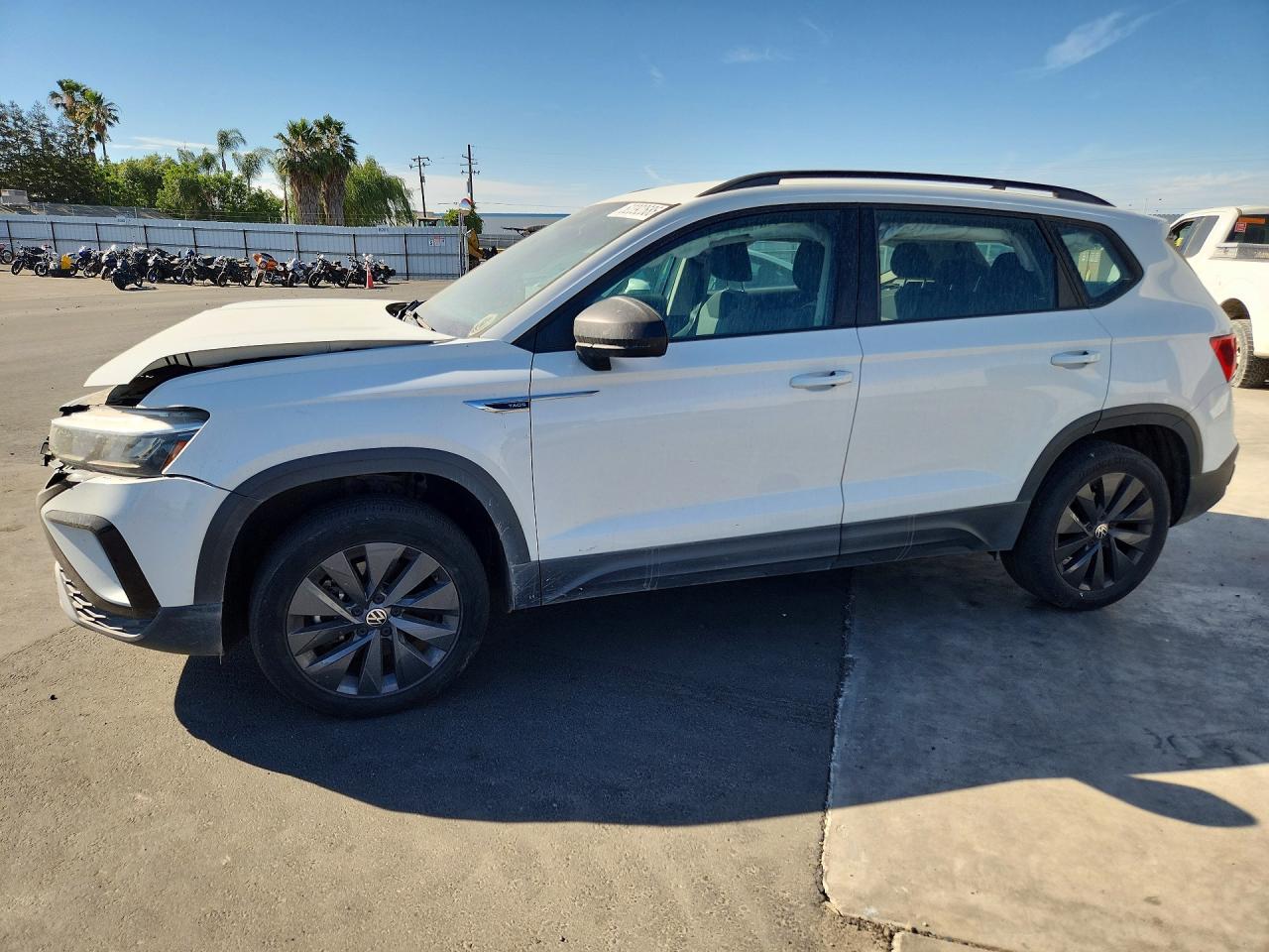 Salvage Volkswagen Taos Image