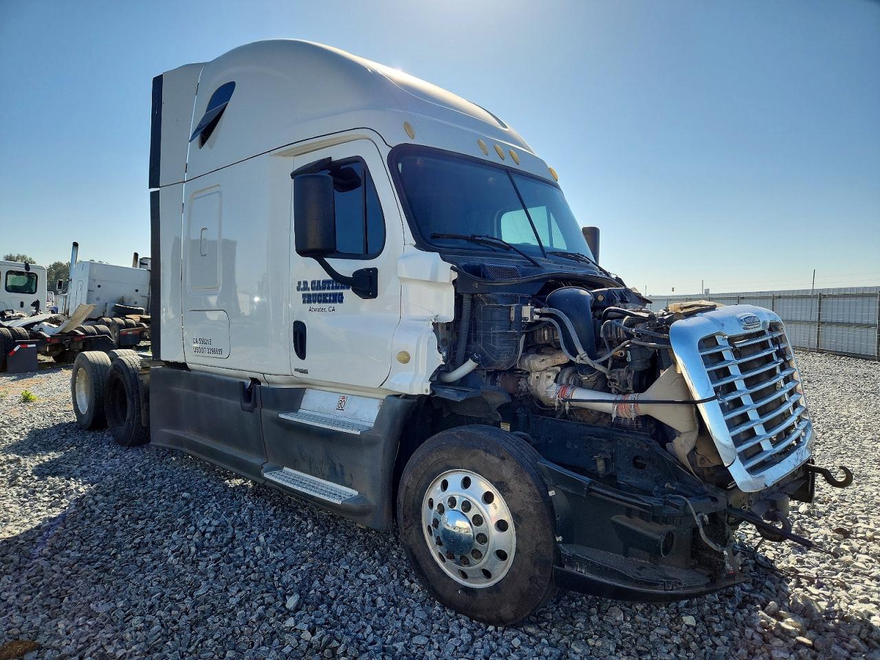 Salvage Freightliner Cascadia Image