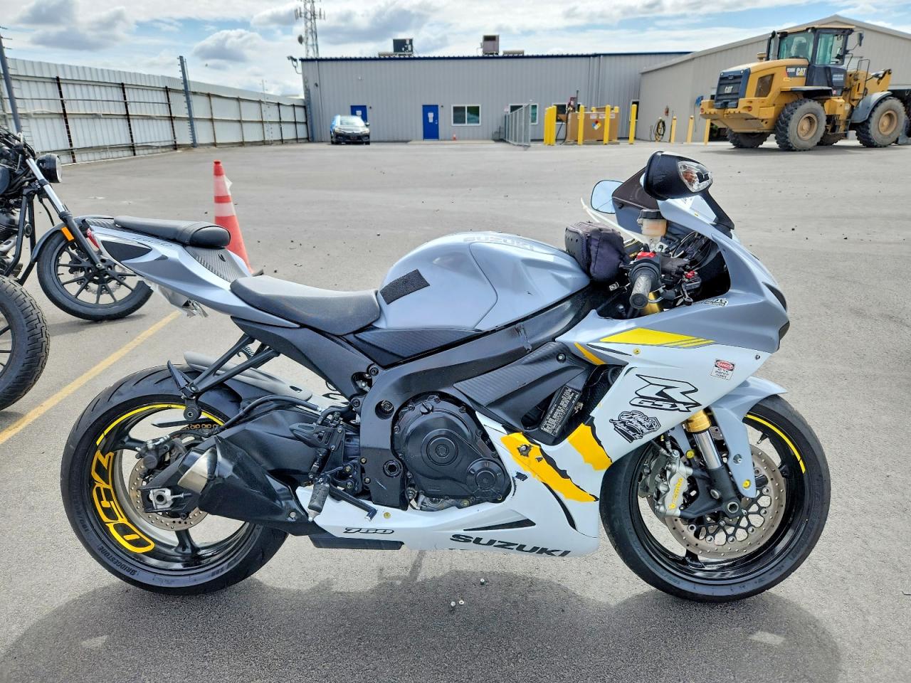 Salvage Suzuki Gsxr750 Image