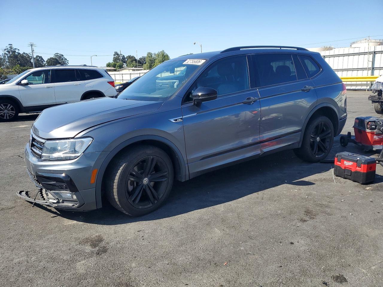 Salvage Volkswagen Tiguan Image