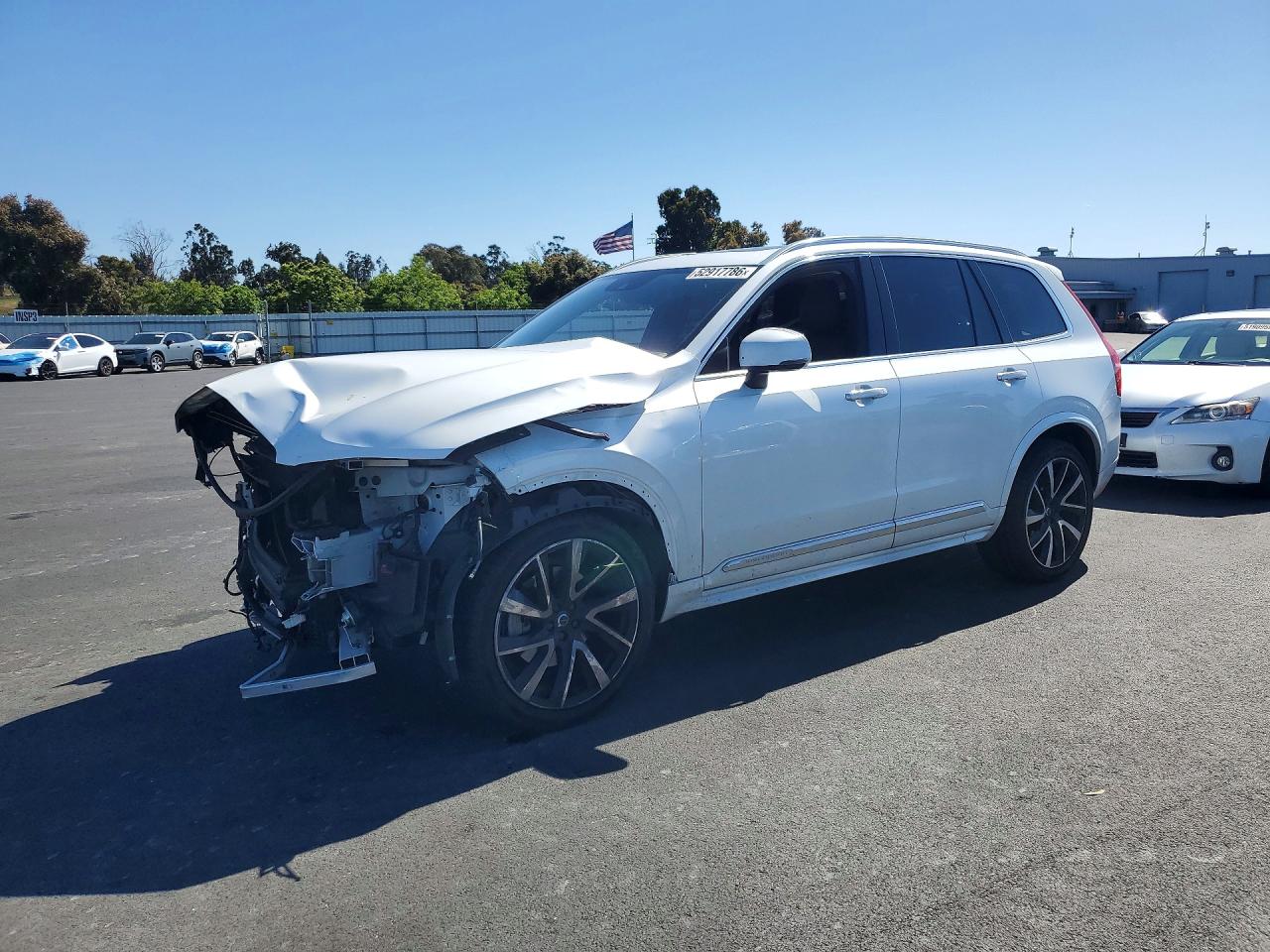 Salvage Volvo XC90 Image
