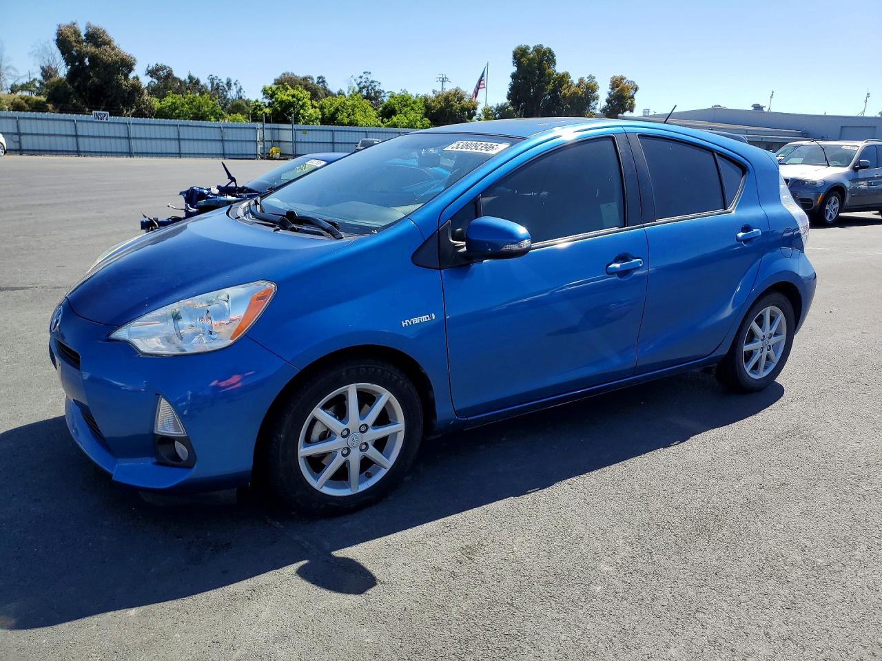 Salvage Toyota Prius Image
