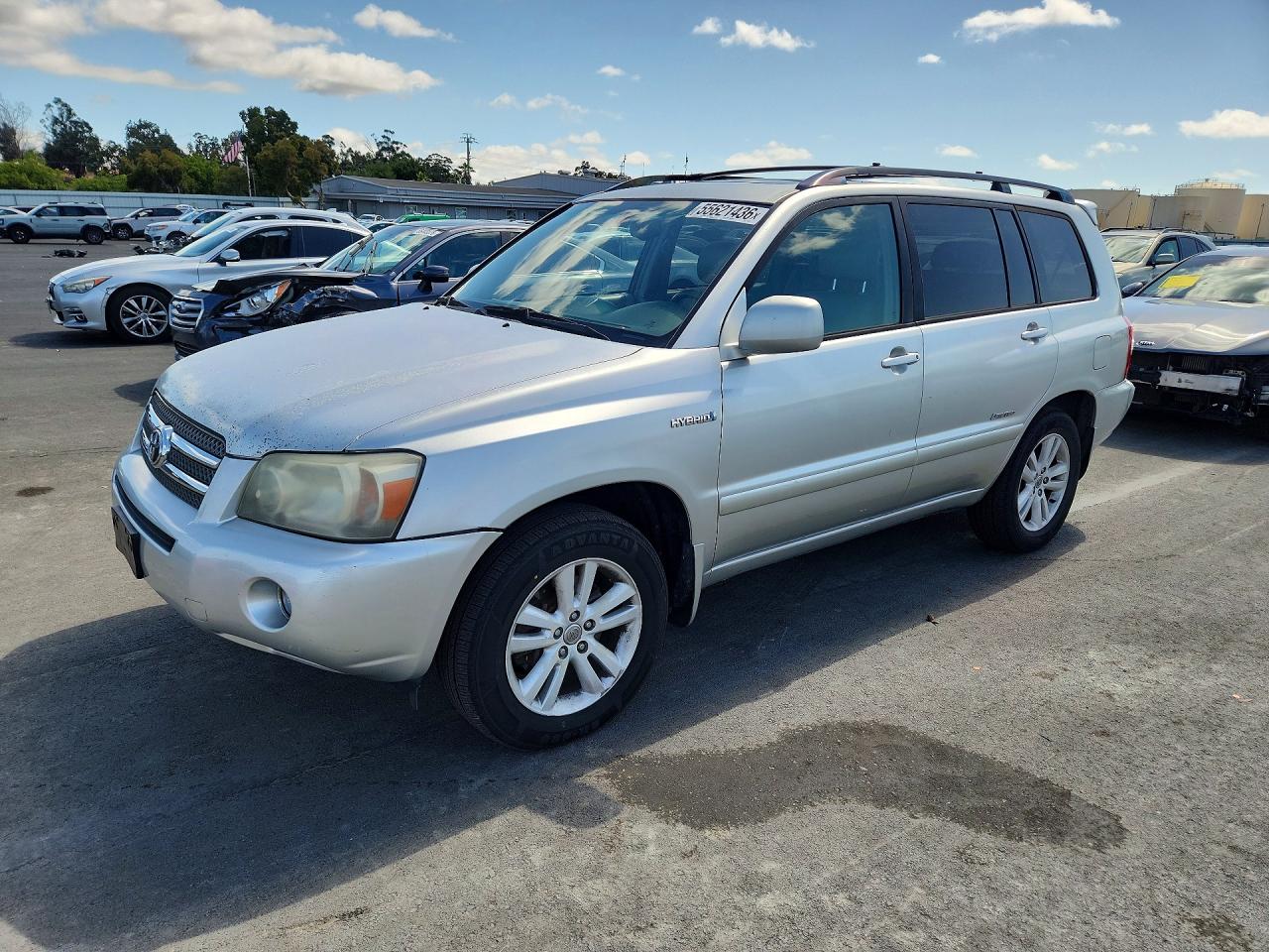 Salvage Toyota Highlander Image