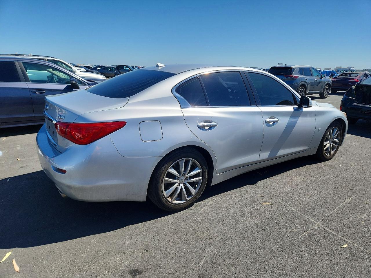INFINITI Q50 Premium