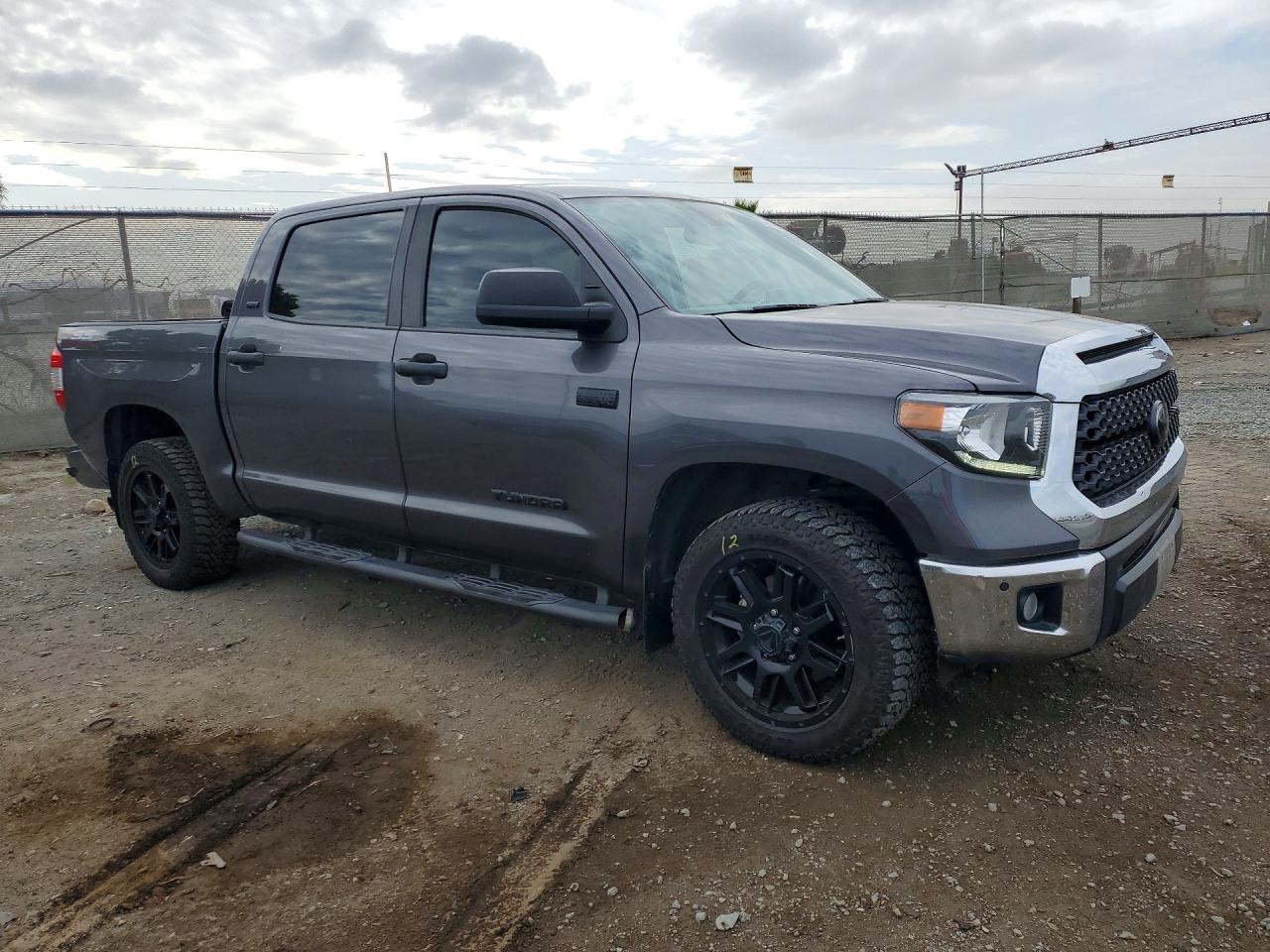 Toyota Tundra Crewmax Sr5