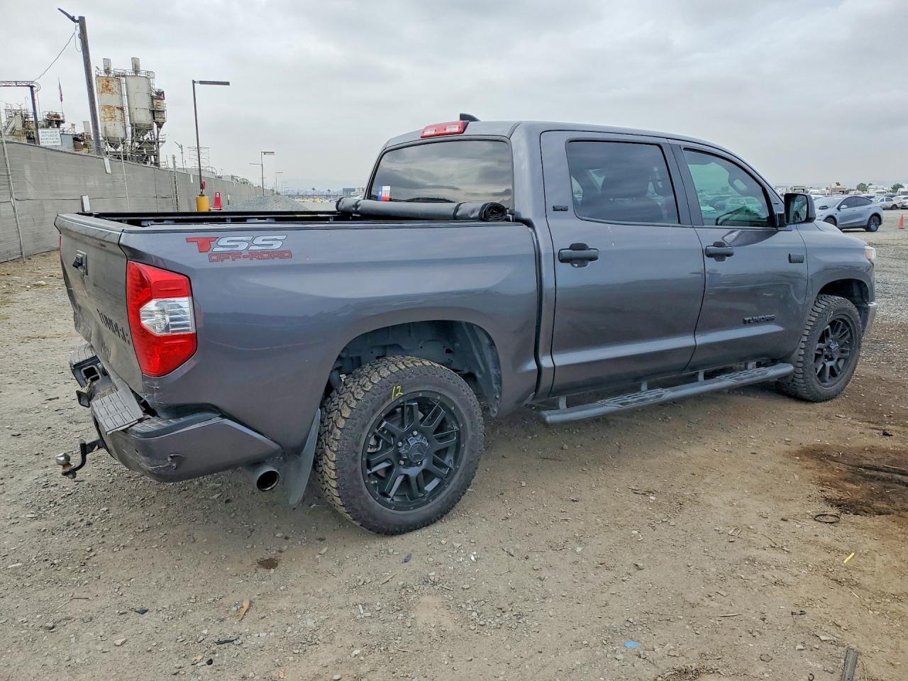 Toyota Tundra Crewmax Sr5