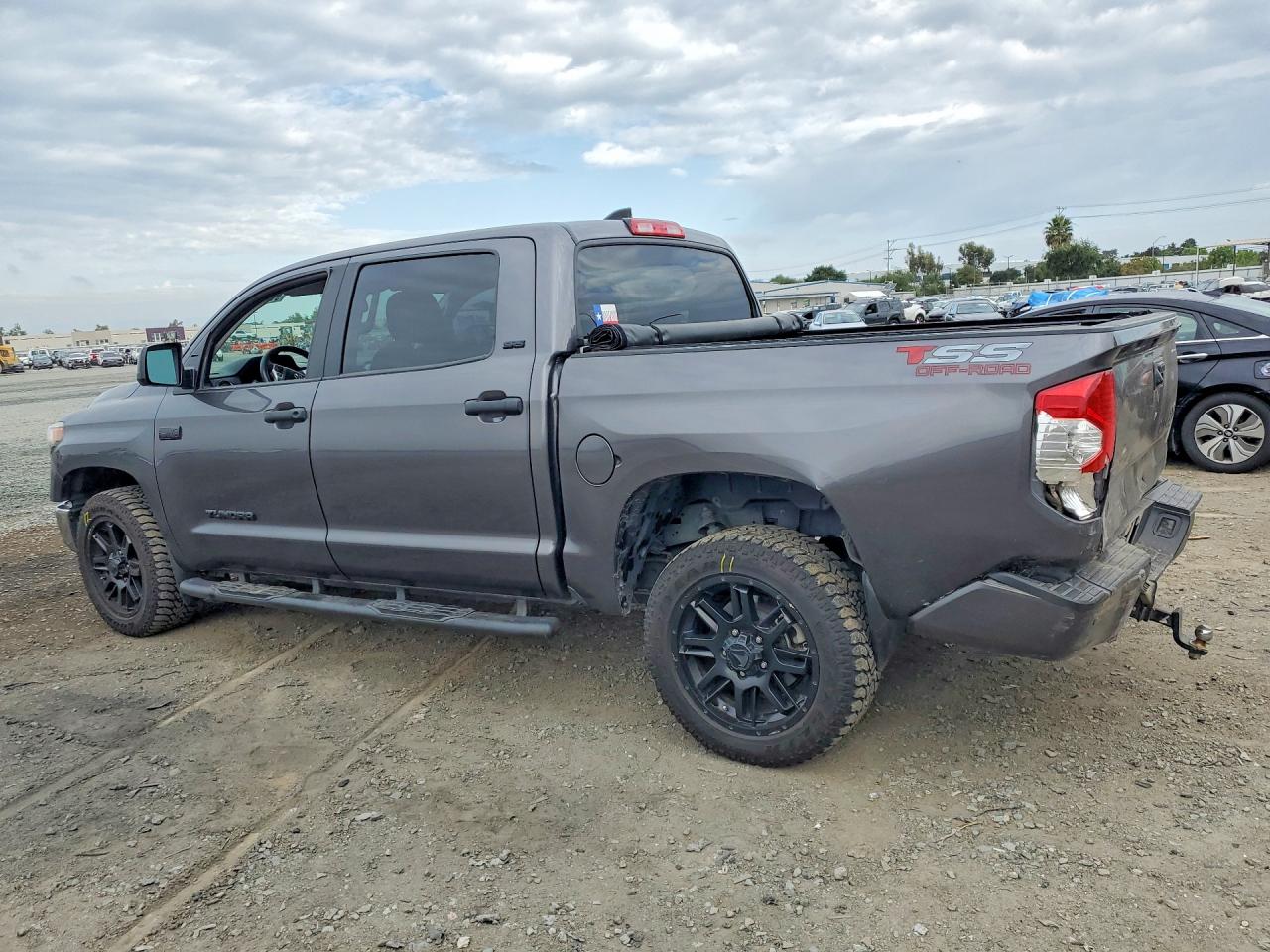 Toyota Tundra Crewmax Sr5