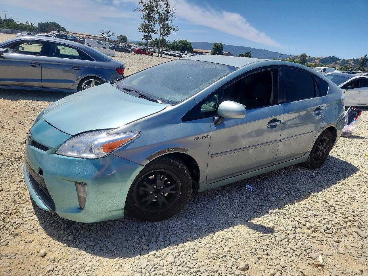 Salvage Toyota Prius Image