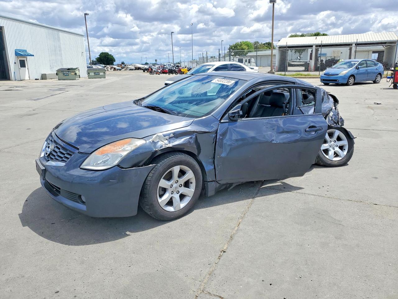 Salvage Nissan Altima Image