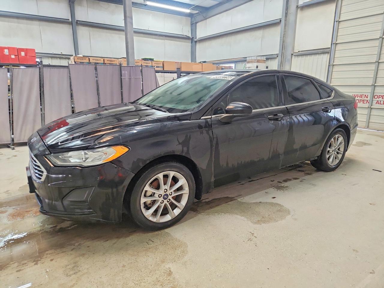 Salvage Ford Fusion Image