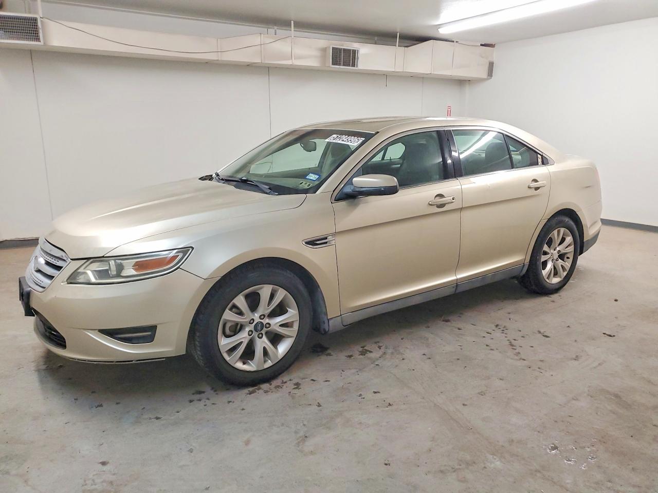 Salvage Ford Taurus Image