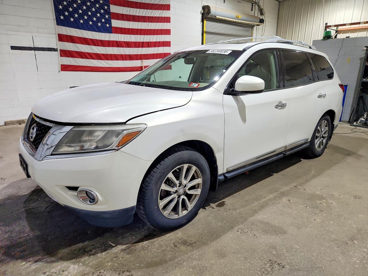 Salvage Nissan Pathfinder Image