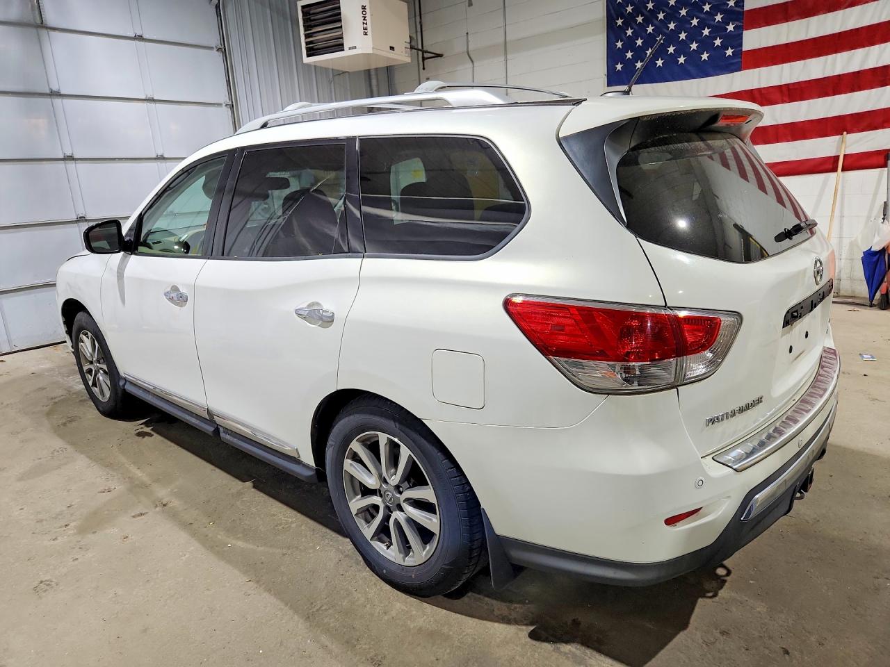 Nissan Pathfinder S