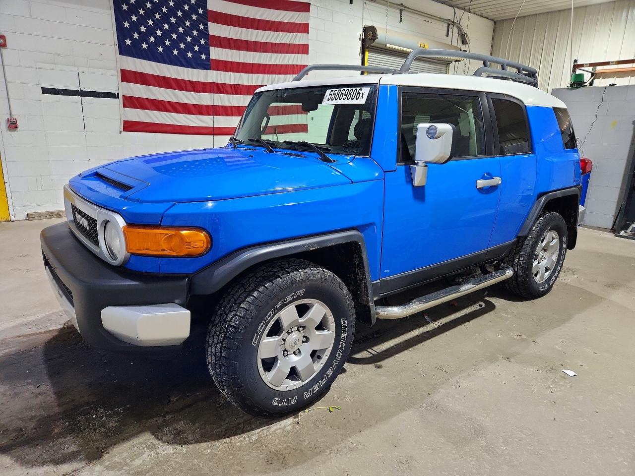 Salvage Toyota FJ Cruiser Image