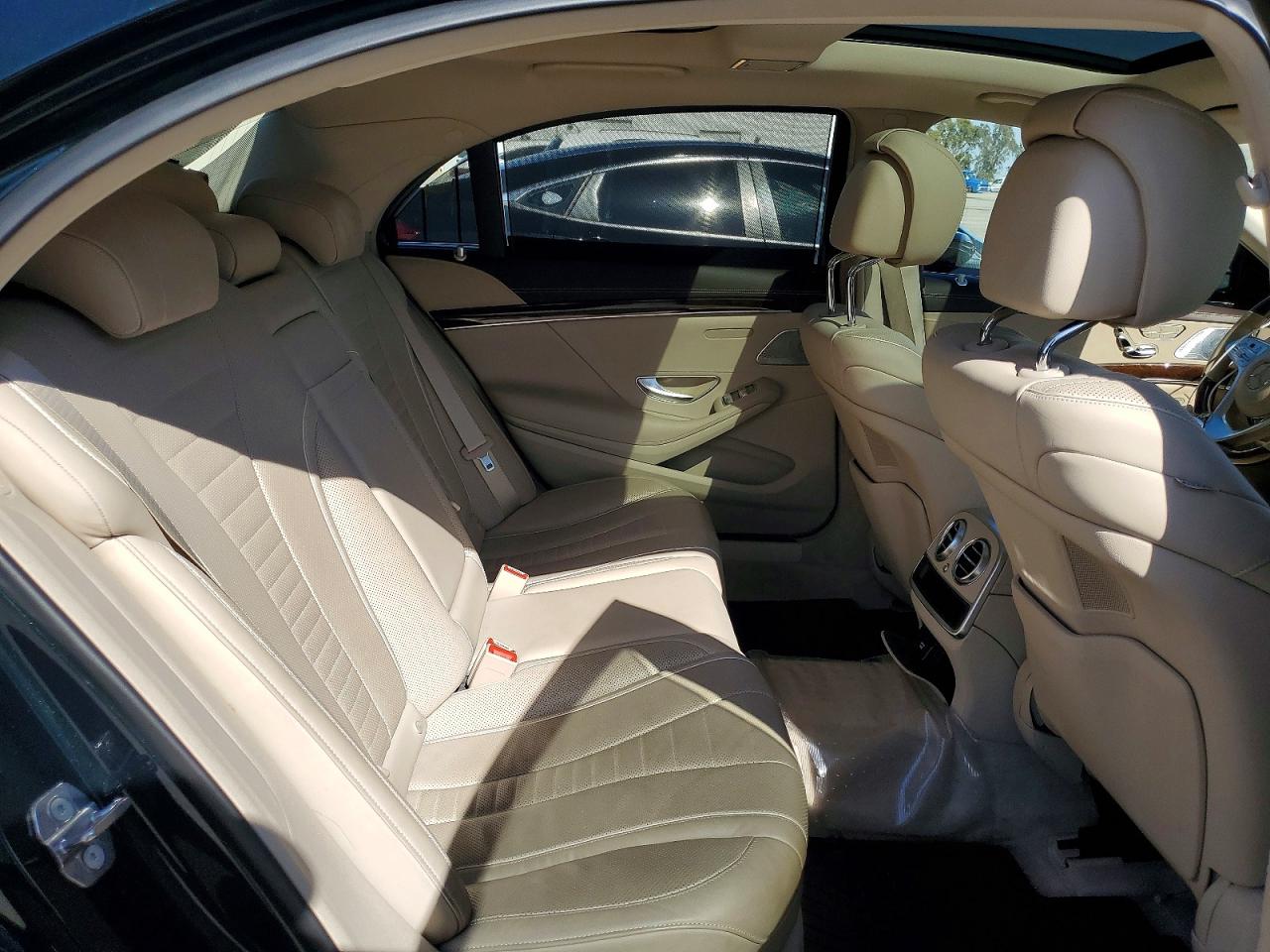 Mercedes-Benz S-Class 560