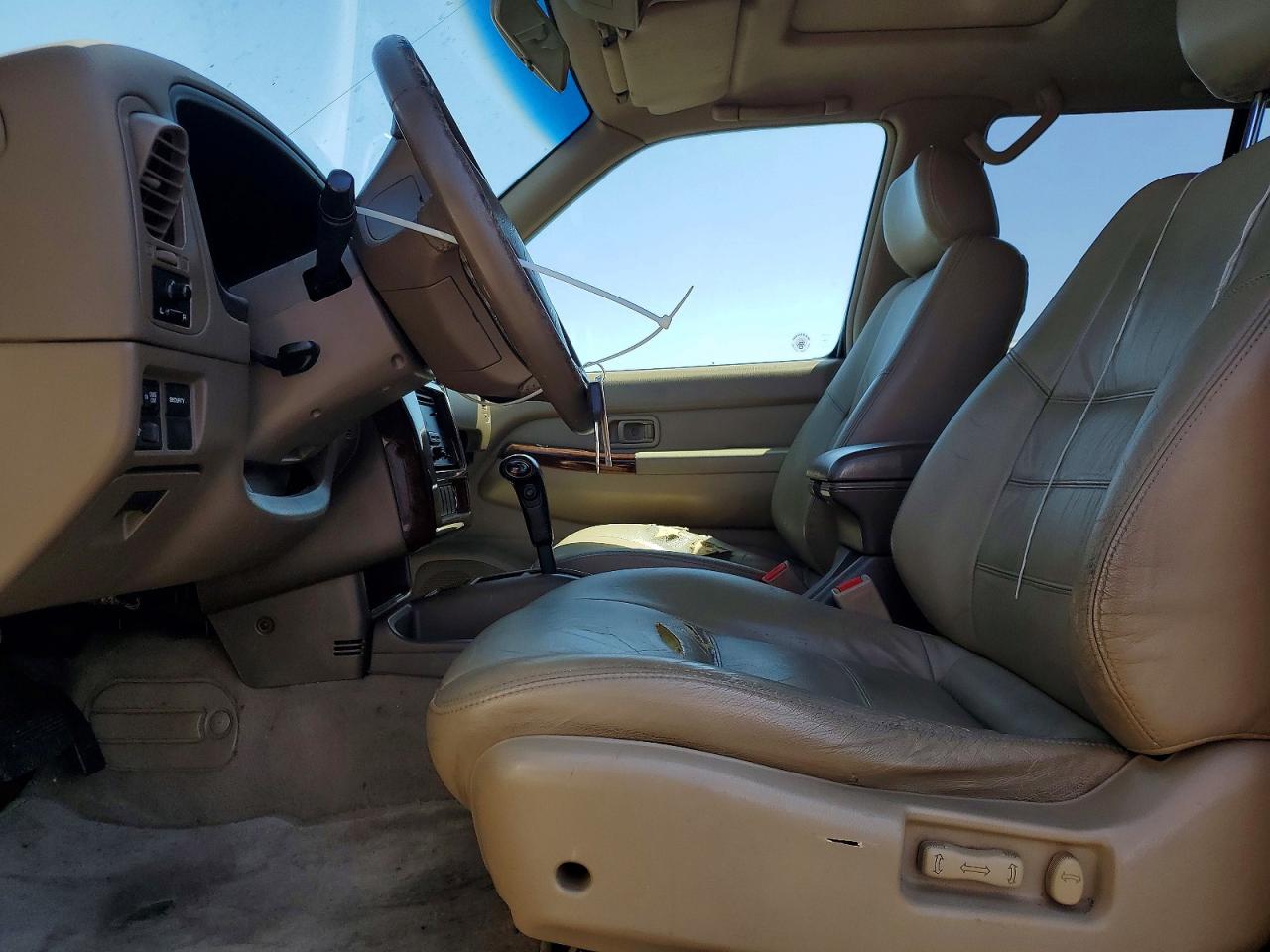 Nissan Pathfinder Xe