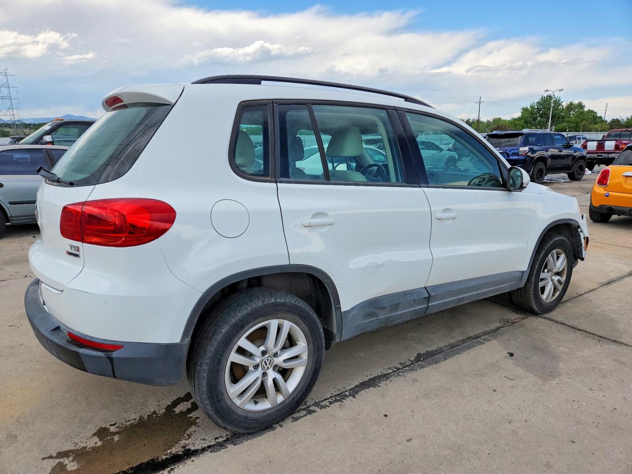 Volkswagen Tiguan S