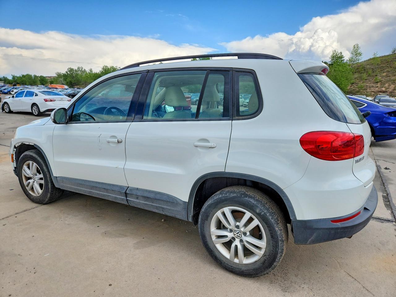 Volkswagen Tiguan S