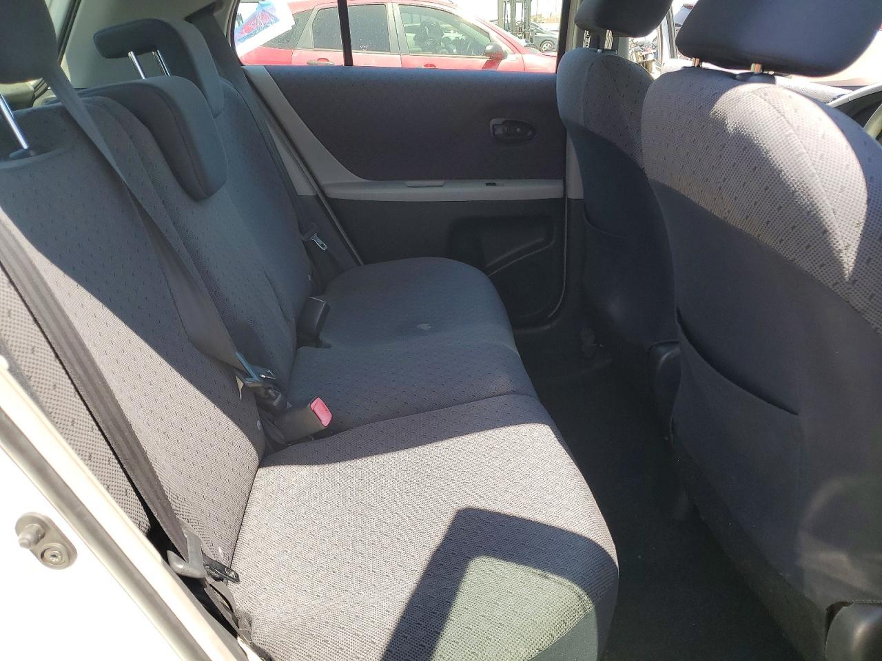Toyota Yaris Base