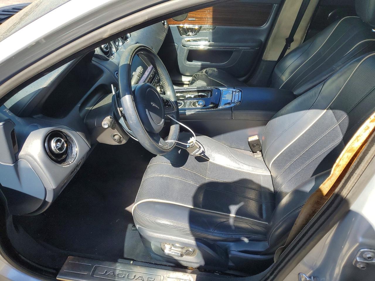 Jaguar XJ Portfolio