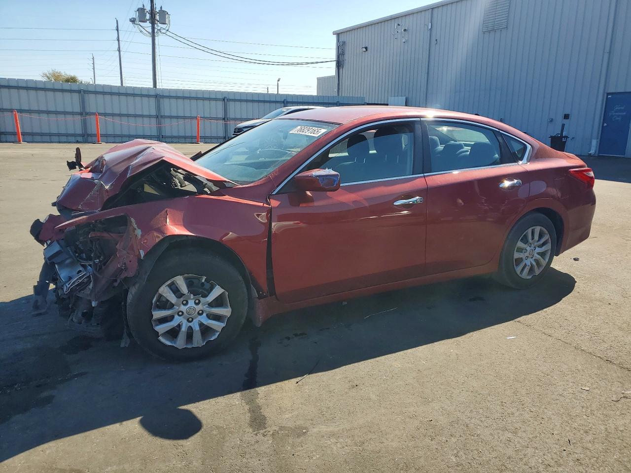 Salvage Nissan Altima Image