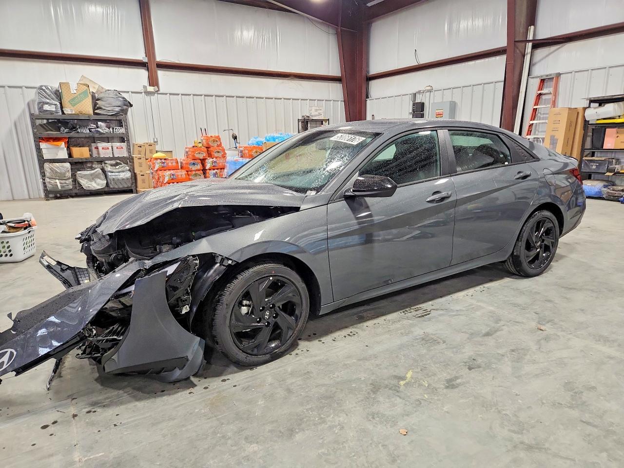 Salvage Hyundai ELANTRA Image