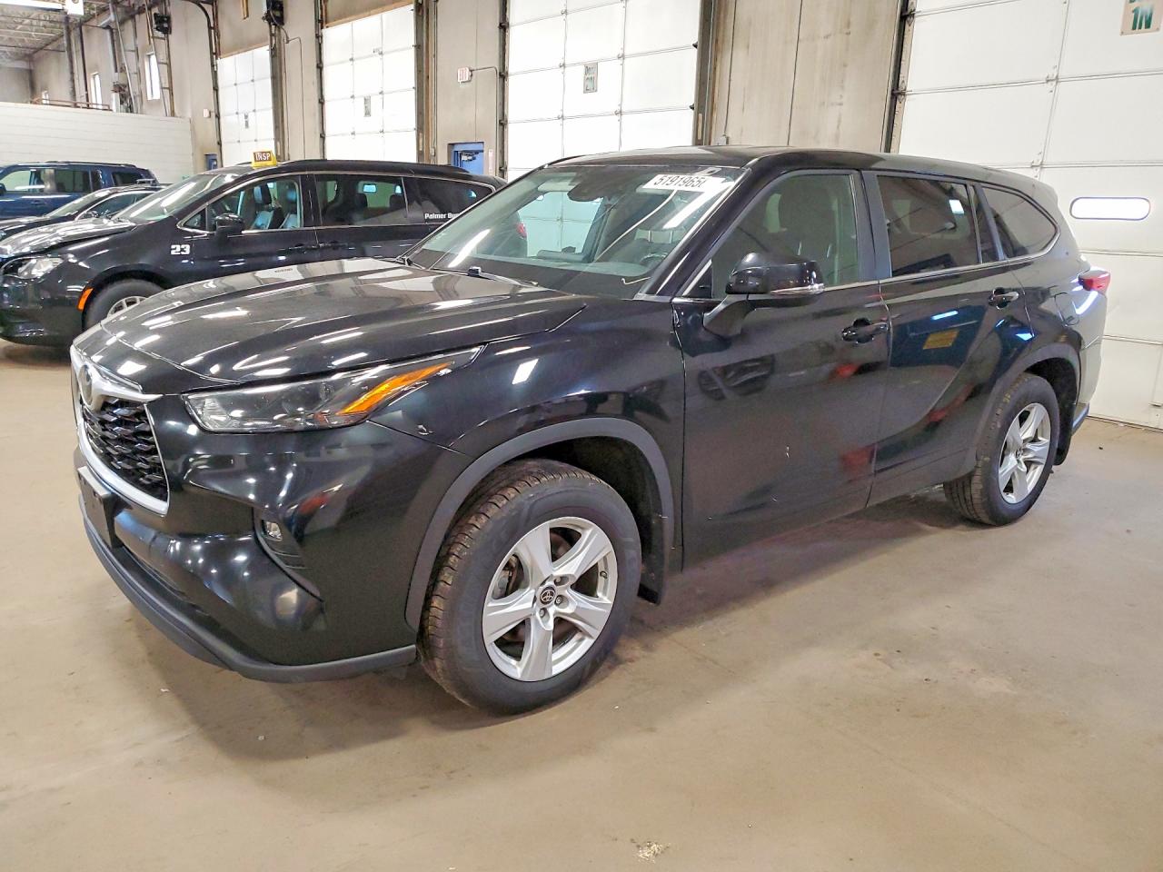Salvage Toyota Highlander Image