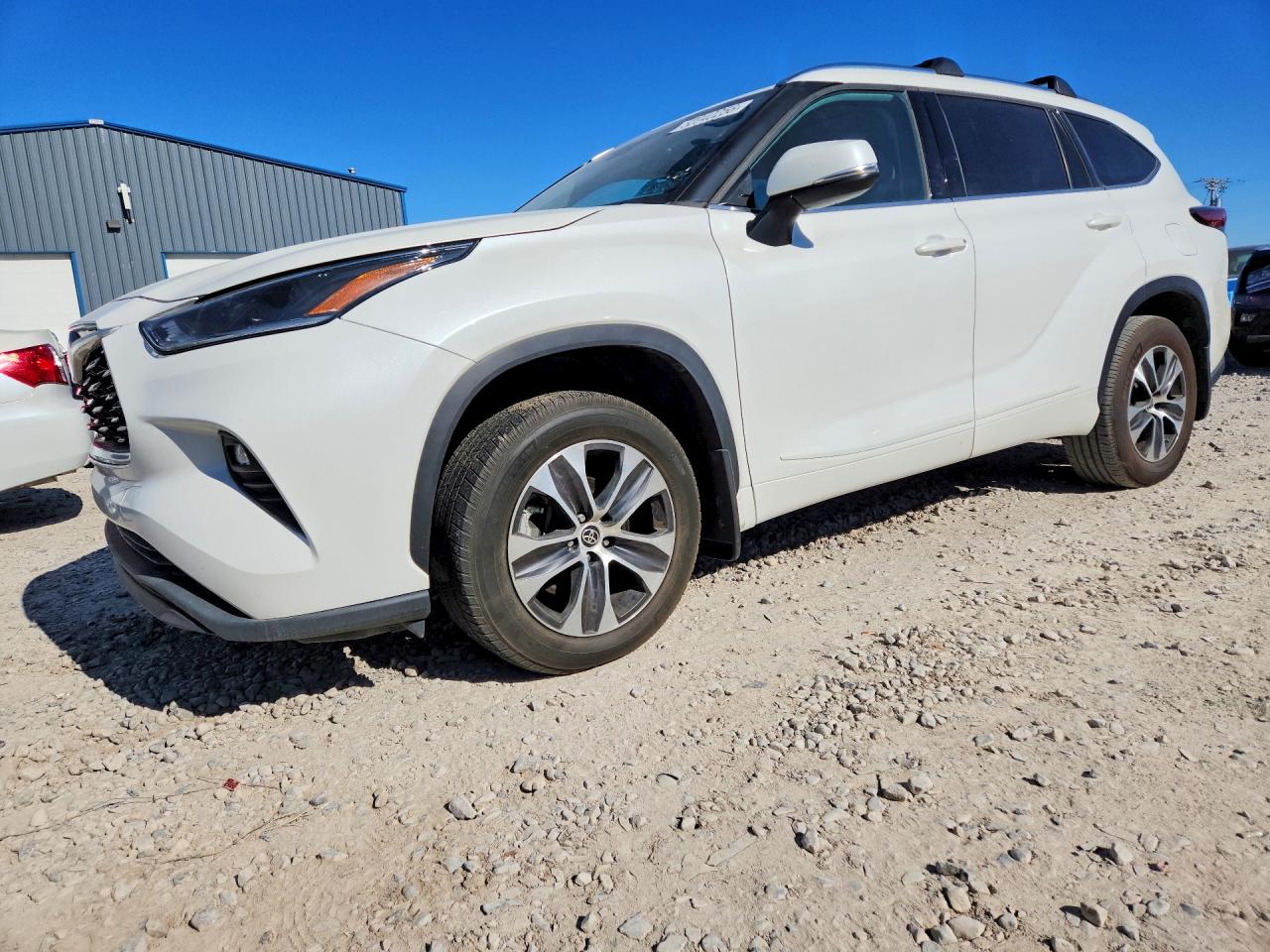 Salvage Toyota Highlander Image