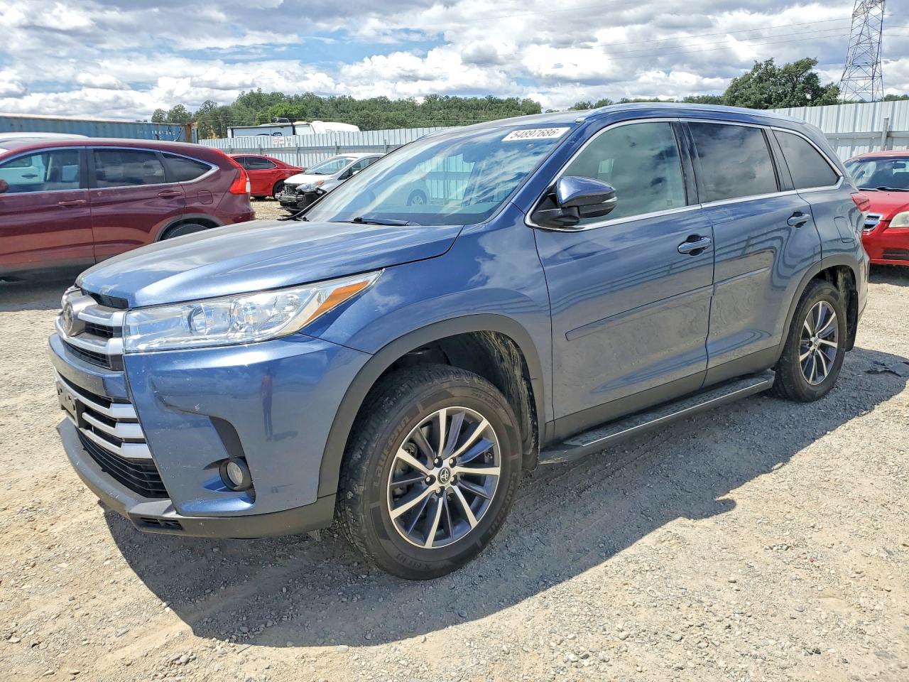 Salvage Toyota Highlander Image